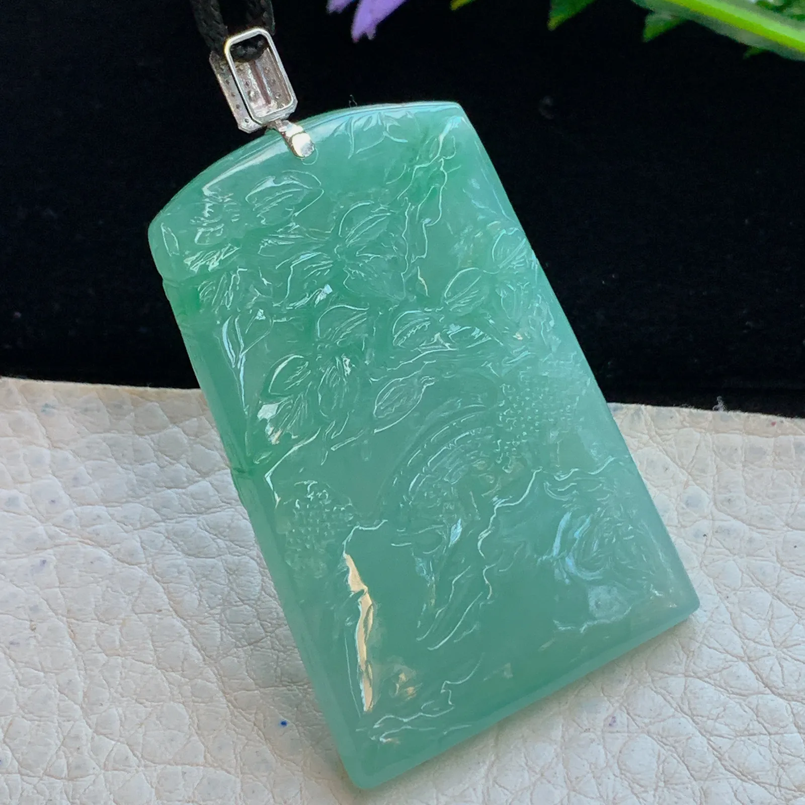 yl实拍52.2*34.5*8.8缅甸翡翠a货冰绿山水 大好河山玉吊坠 玉挂件