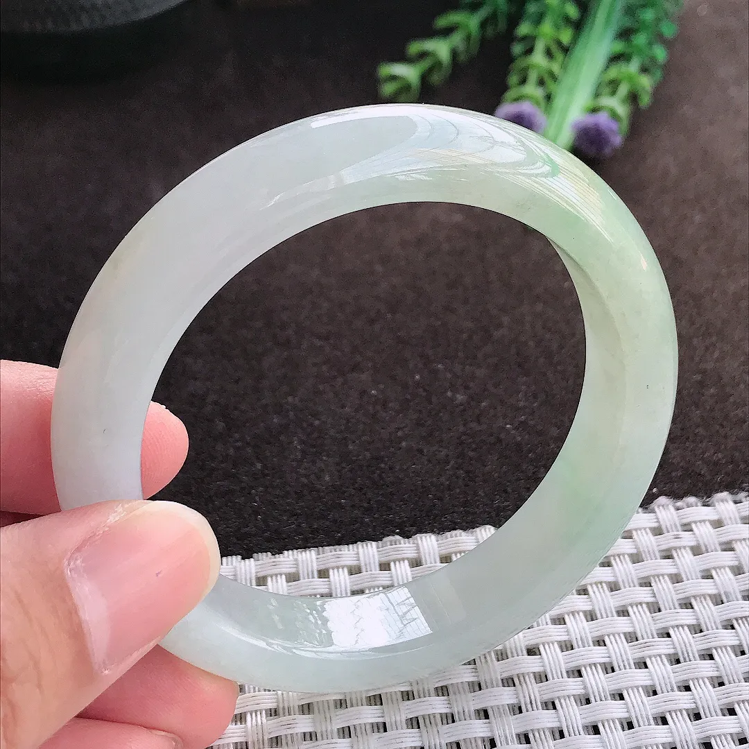 天然a货翡翠55/12.3/8.4老坑冰润水灵浅绿色手镯宽边翡翠玉手镯
