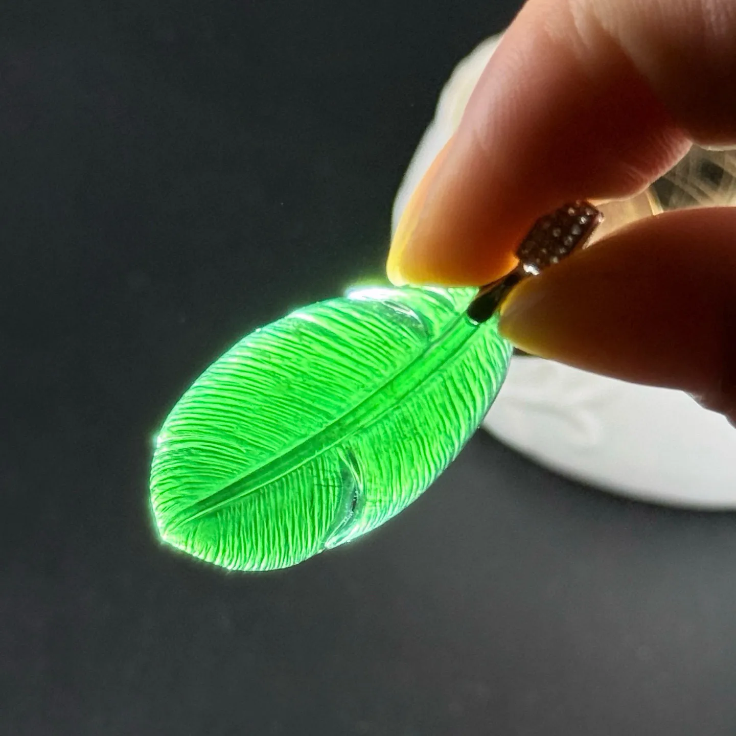 精品18k墨翠羽毛 种好色正 黑度极好 打灯通透 油性十足 尺寸42.5