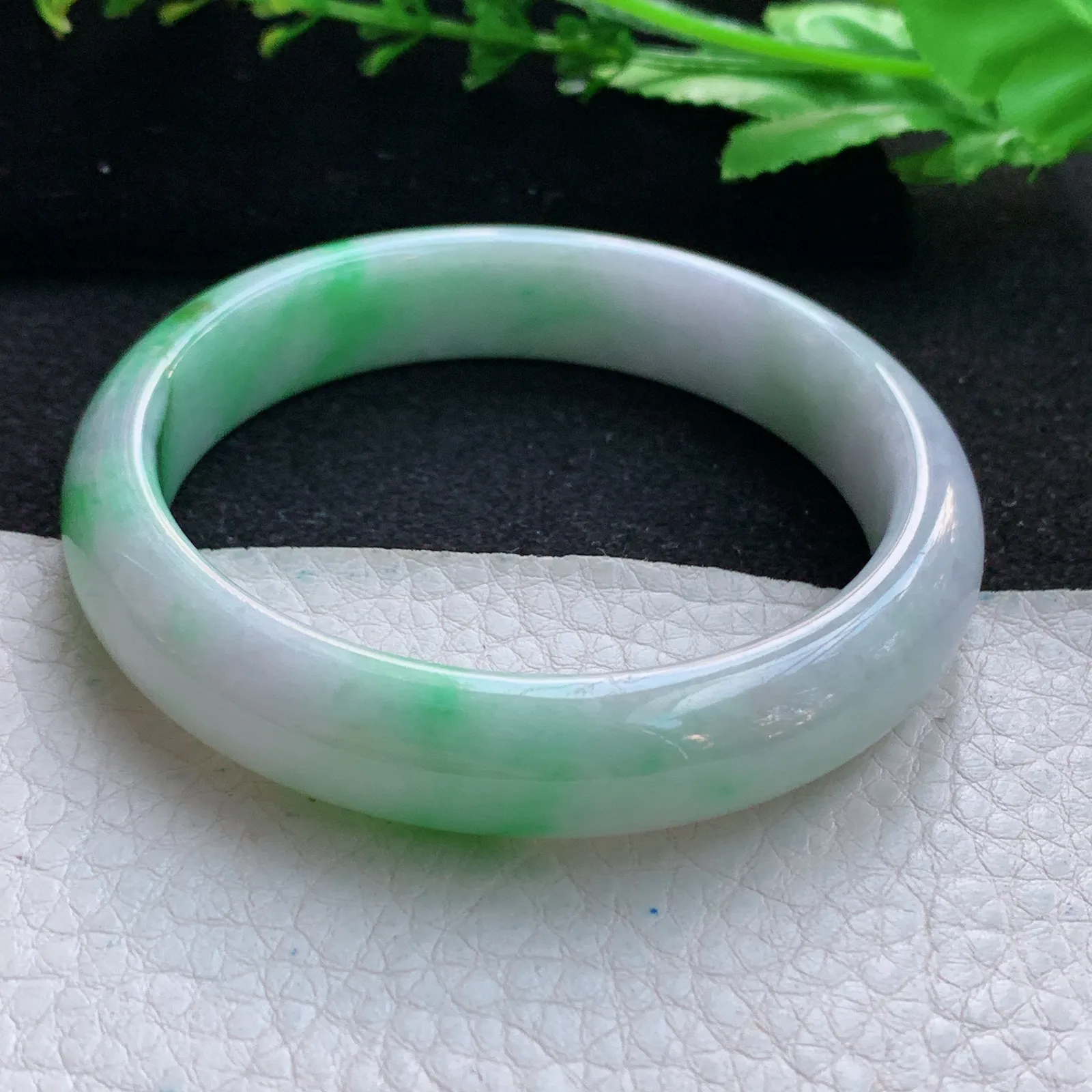 xx自然光56.5*12.6*7.4平安镯 缅甸翡翠a货精美飘绿秀气宽边玉手镯 玉手环