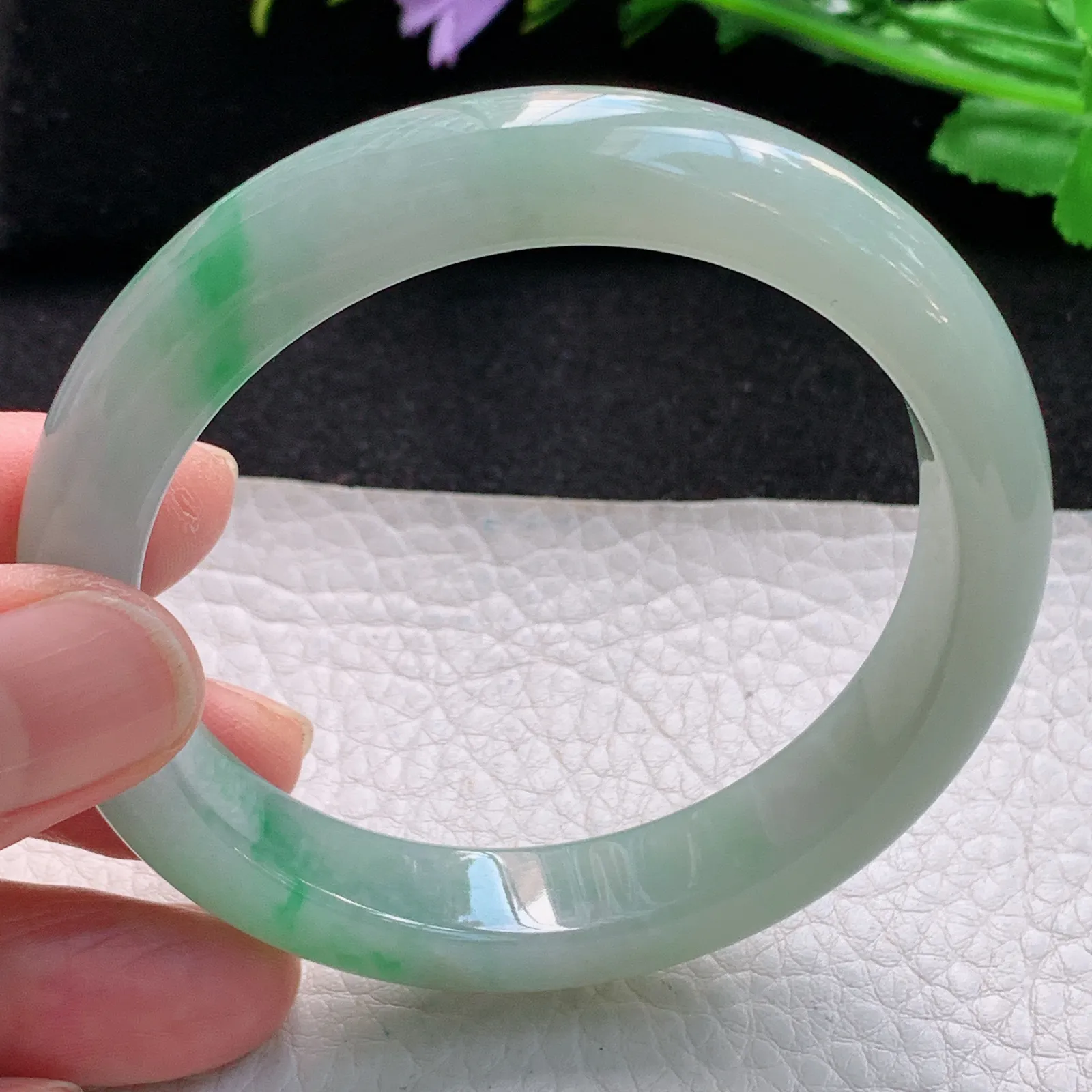 hf自然光55.5*11.5*8.2平安镯 缅甸翡翠a货精美飘绿秀气宽边玉手镯 玉手环