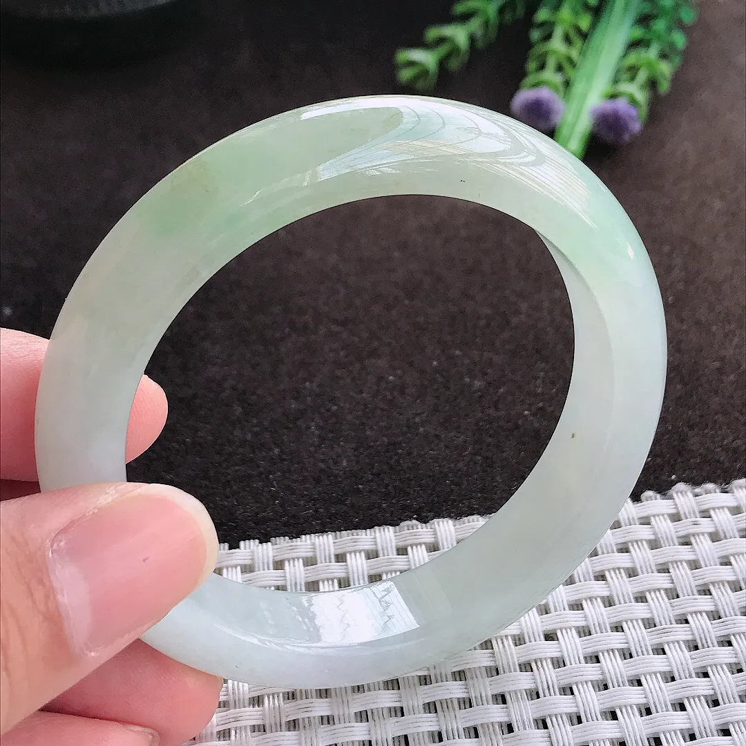 天然a货翡翠55/12.3/8.4老坑冰润水灵浅绿色手镯宽边翡翠玉手镯