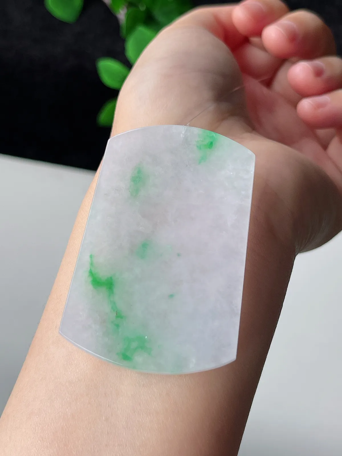 翡翠冰糯种飘绿无事牌