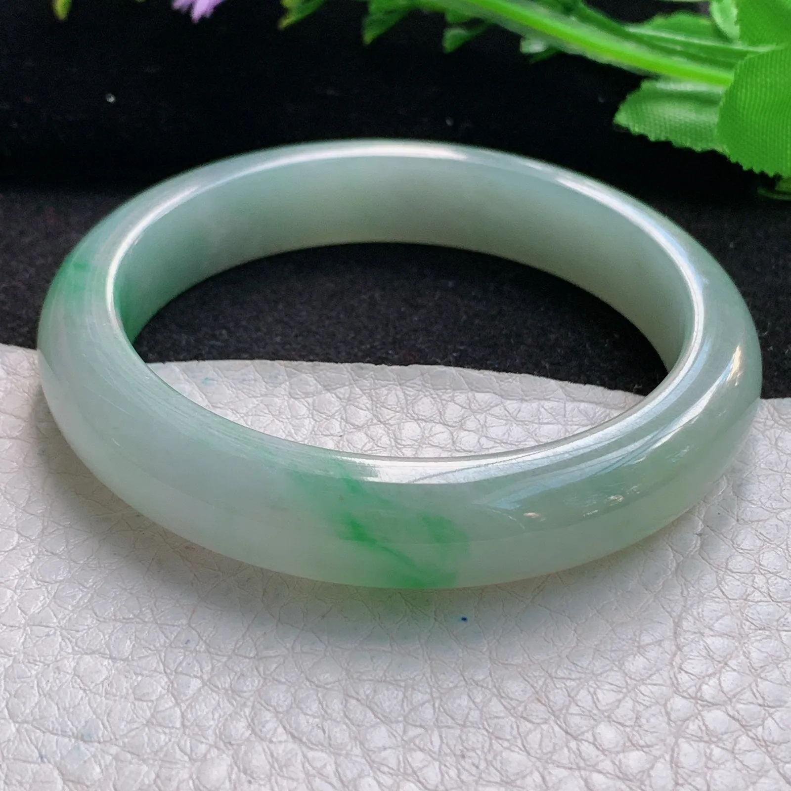 hf自然光55.5*11.5*8.2平安镯 缅甸翡翠a货精美飘绿秀气宽边玉手镯 玉手环