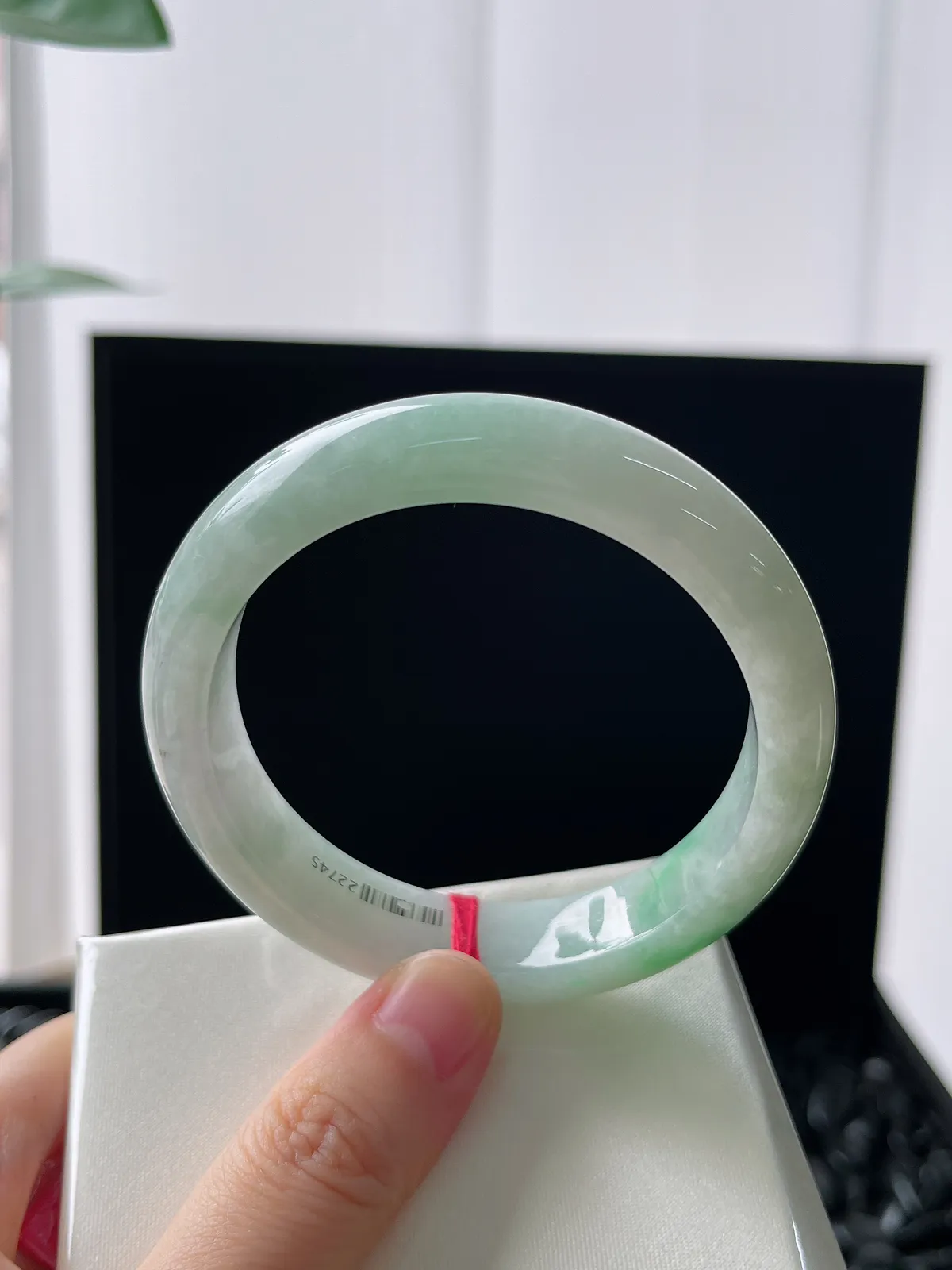 正圈55.2圈口，翡翠糯化种飘绿手镯