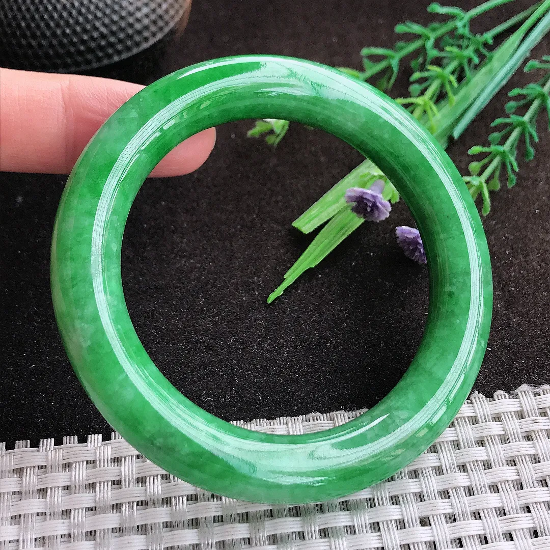 天然a货翡翠54.8/10.9/10.6老坑精美满绿辣阳绿圆条手镯翡翠玉手镯