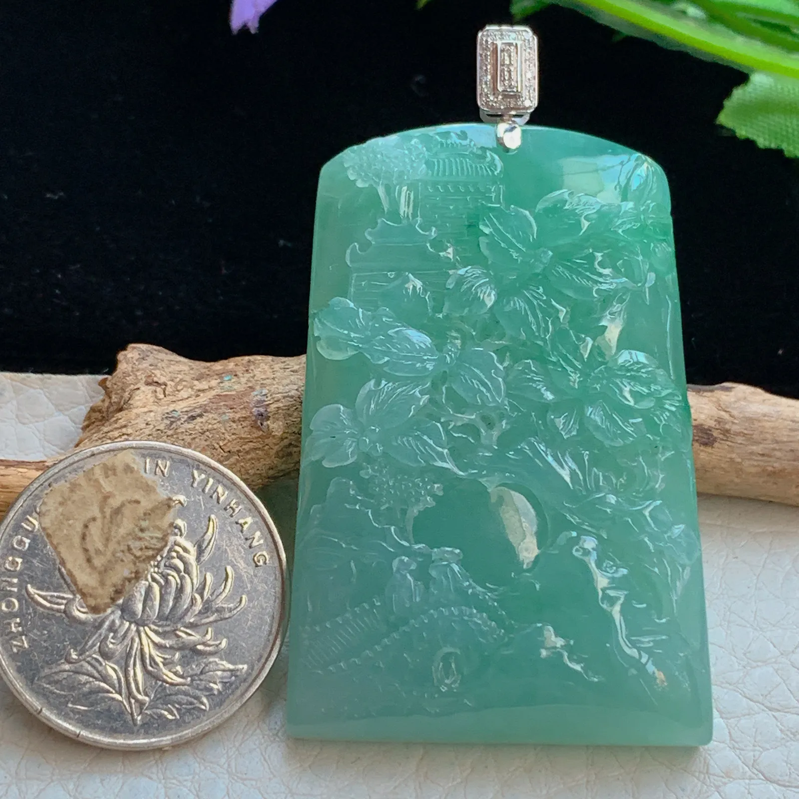 yl实拍52.2*34.5*8.8缅甸翡翠a货冰绿山水 大好河山玉吊坠 玉挂件