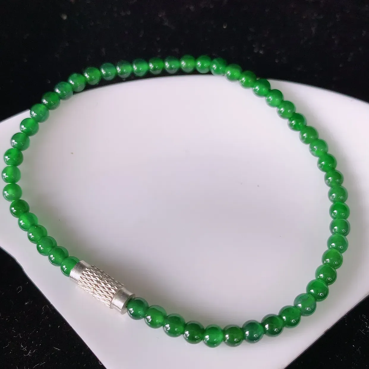 自然光实拍，冰种满绿翡翠手串手链，种老水足，冰清玉润  颜色漂亮  #81.10取一尺寸3.3