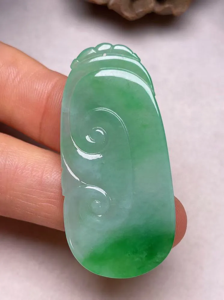 冰糯种飘绿【如意】吊坠，种水好，玉质细腻 ，卖相好.