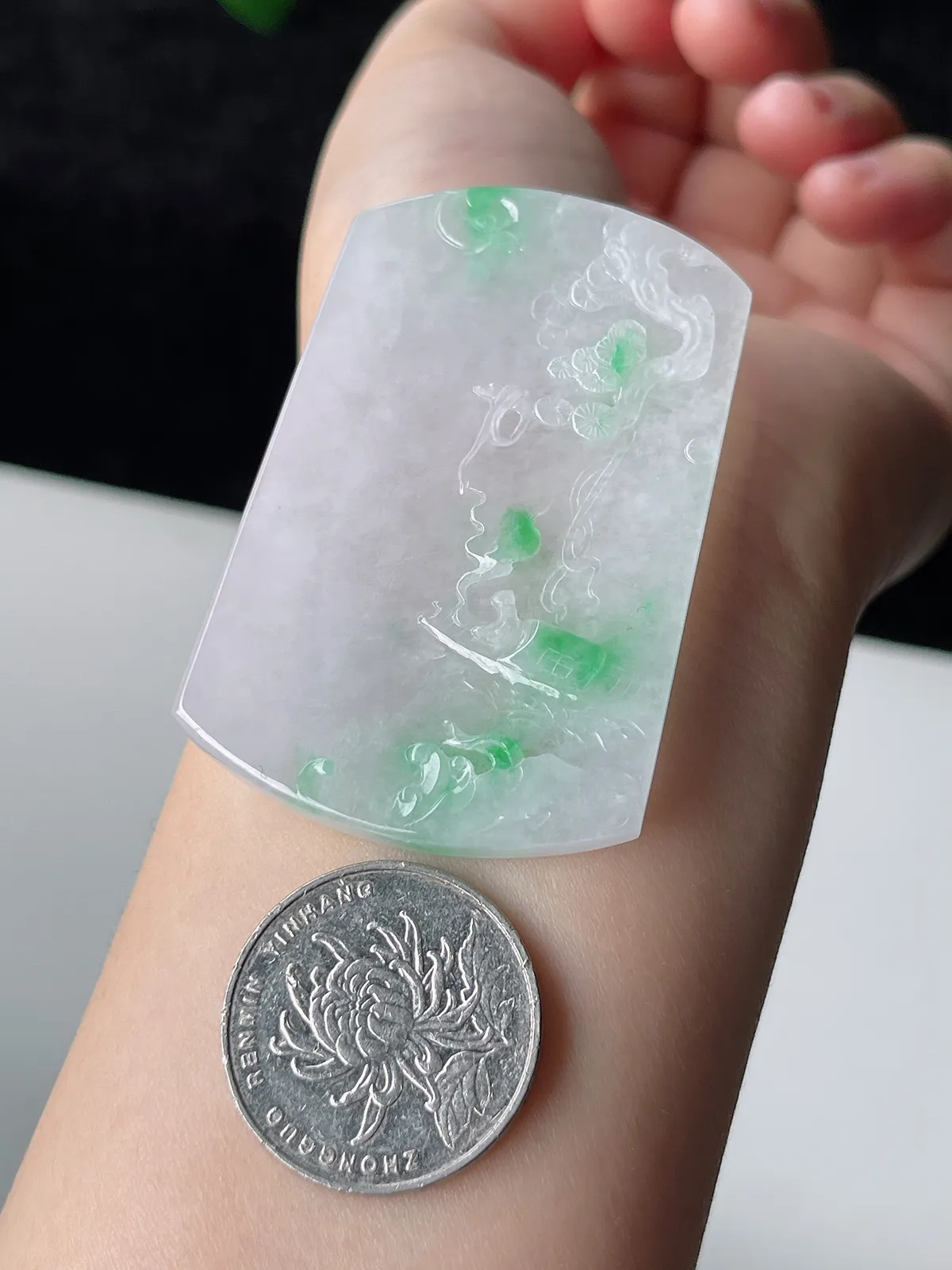 翡翠冰糯种飘绿无事牌