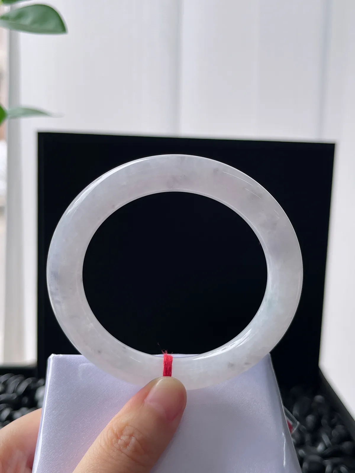 圆镯56圈口，翡翠冰糯种淡紫色手镯