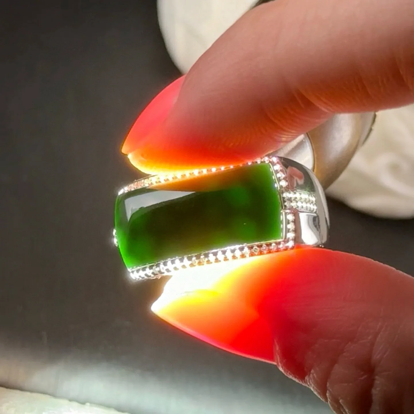 精品豪镶墨翠马鞍男戒 种好色正 黑度极好 打灯通透 油性十足  尺寸18.6