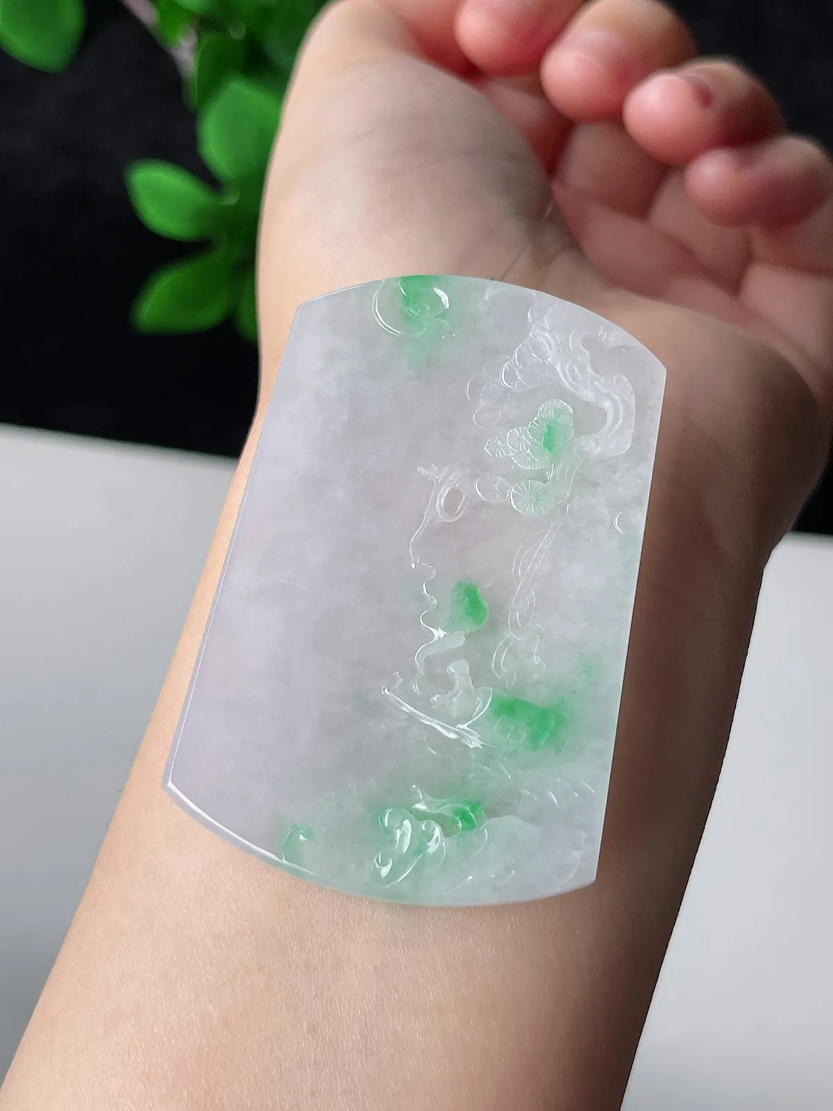 翡翠冰糯种飘绿无事牌