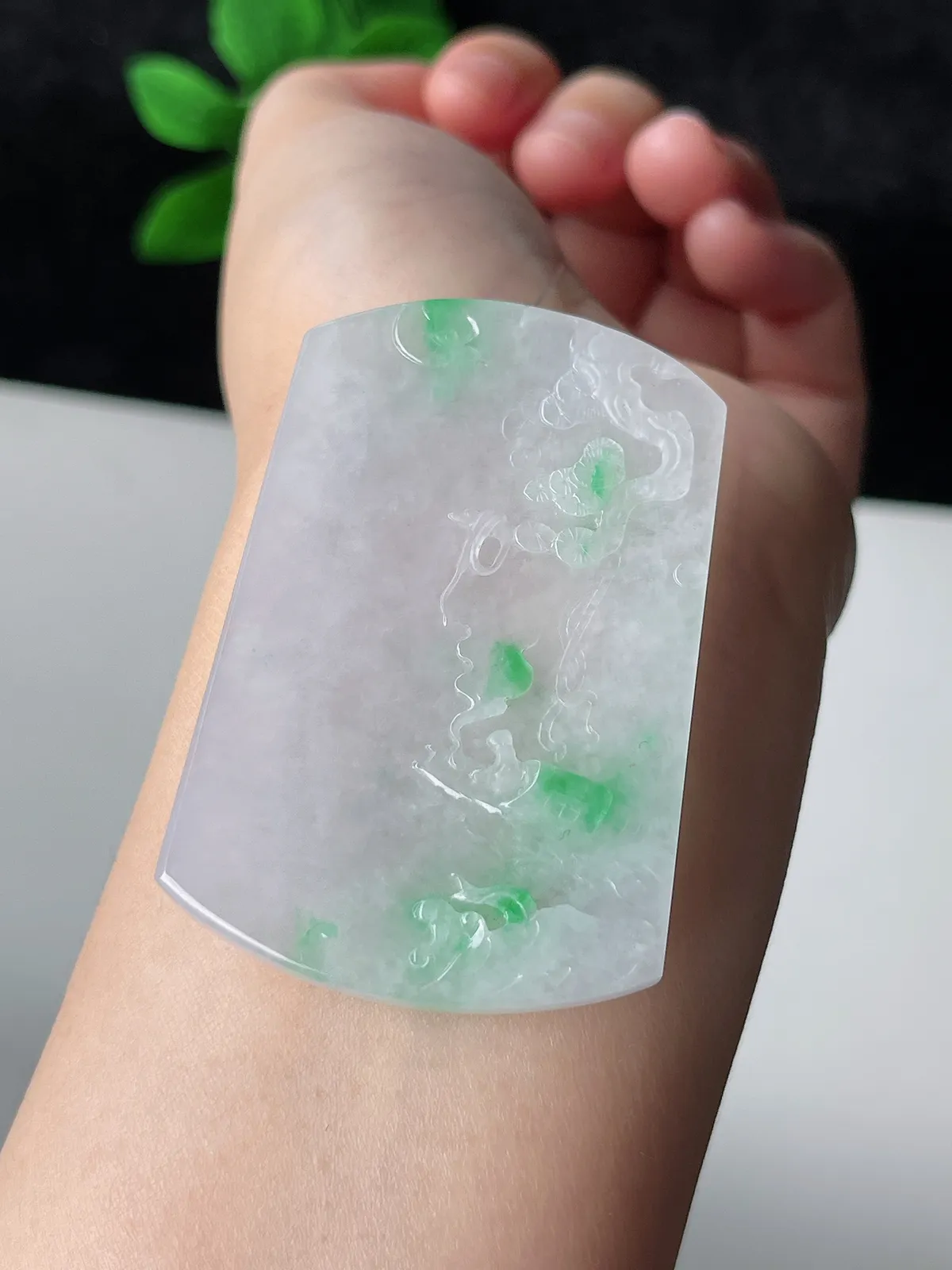 翡翠冰糯种飘绿无事牌