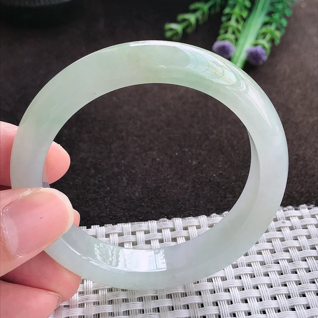 天然a货翡翠55/12.3/8.4老坑冰润水灵浅绿色手镯宽边翡翠玉手镯