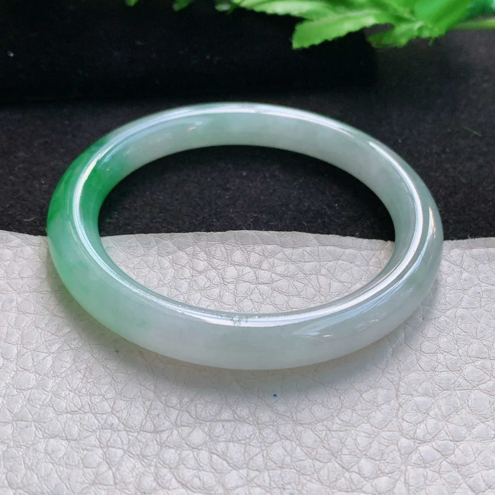 xx小圈口52*8.3叮当镯 缅甸翡翠a货精美冰阳绿精美圆条玉手镯 美人镯