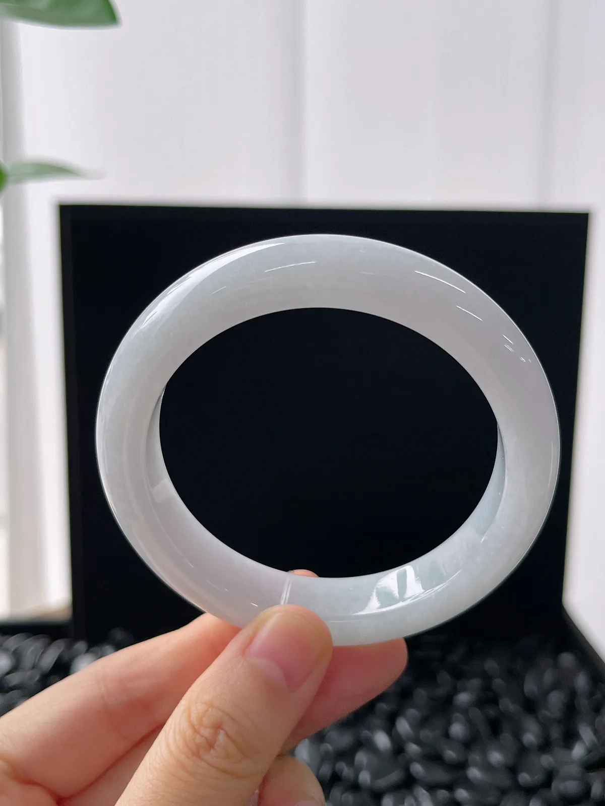 正圈55圈口，翡翠糯化种白色手镯