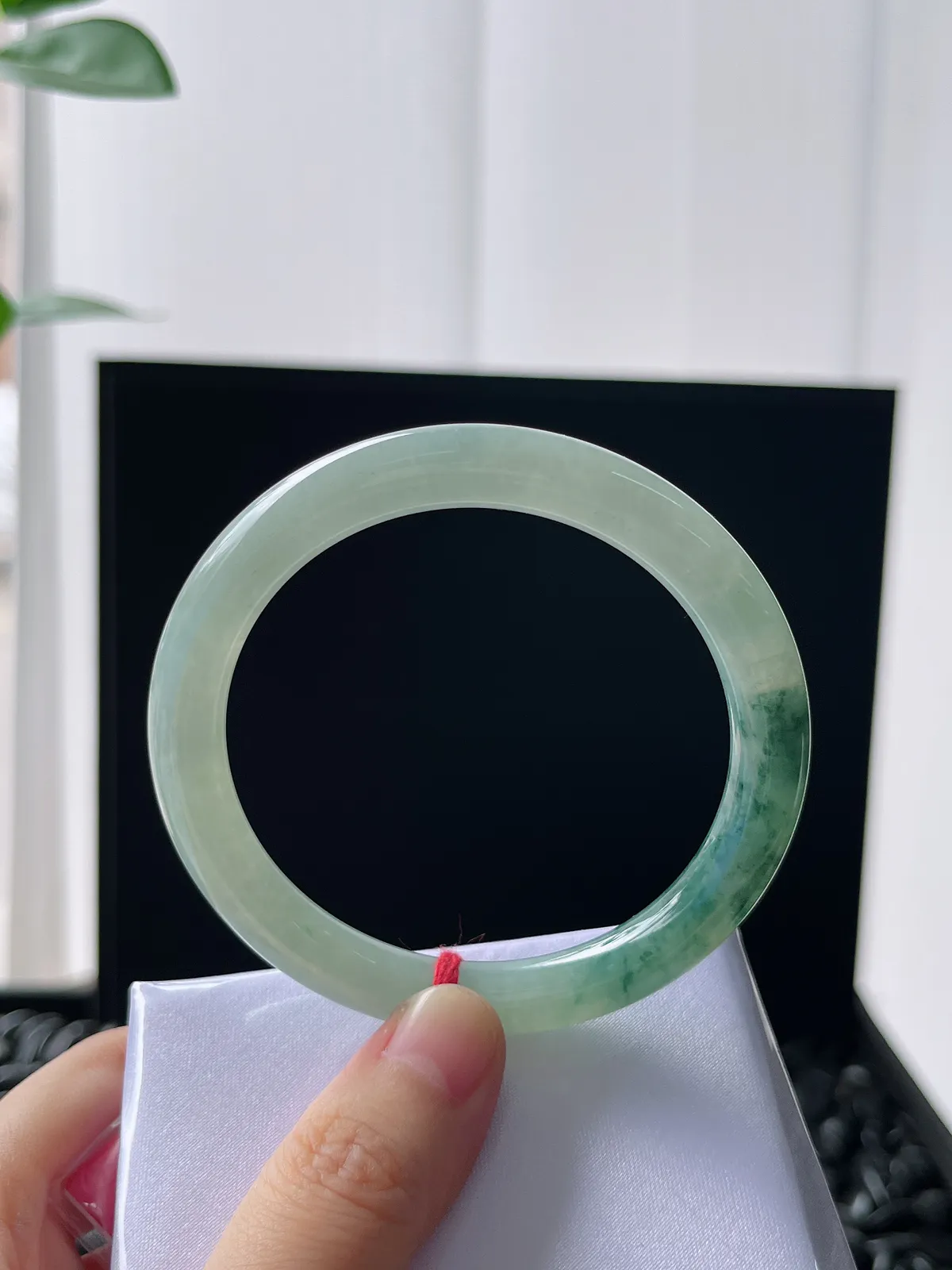 圆镯55.1圈口，翡翠冰糯种绿色手镯