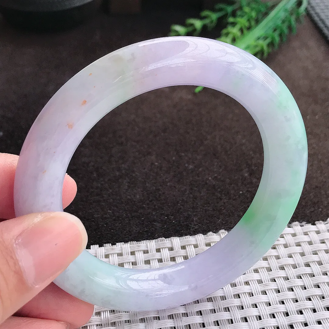 天然a货翡翠56.5/11.8/11.5老坑精美温润春带彩胖圆条手镯翡翠玉手镯