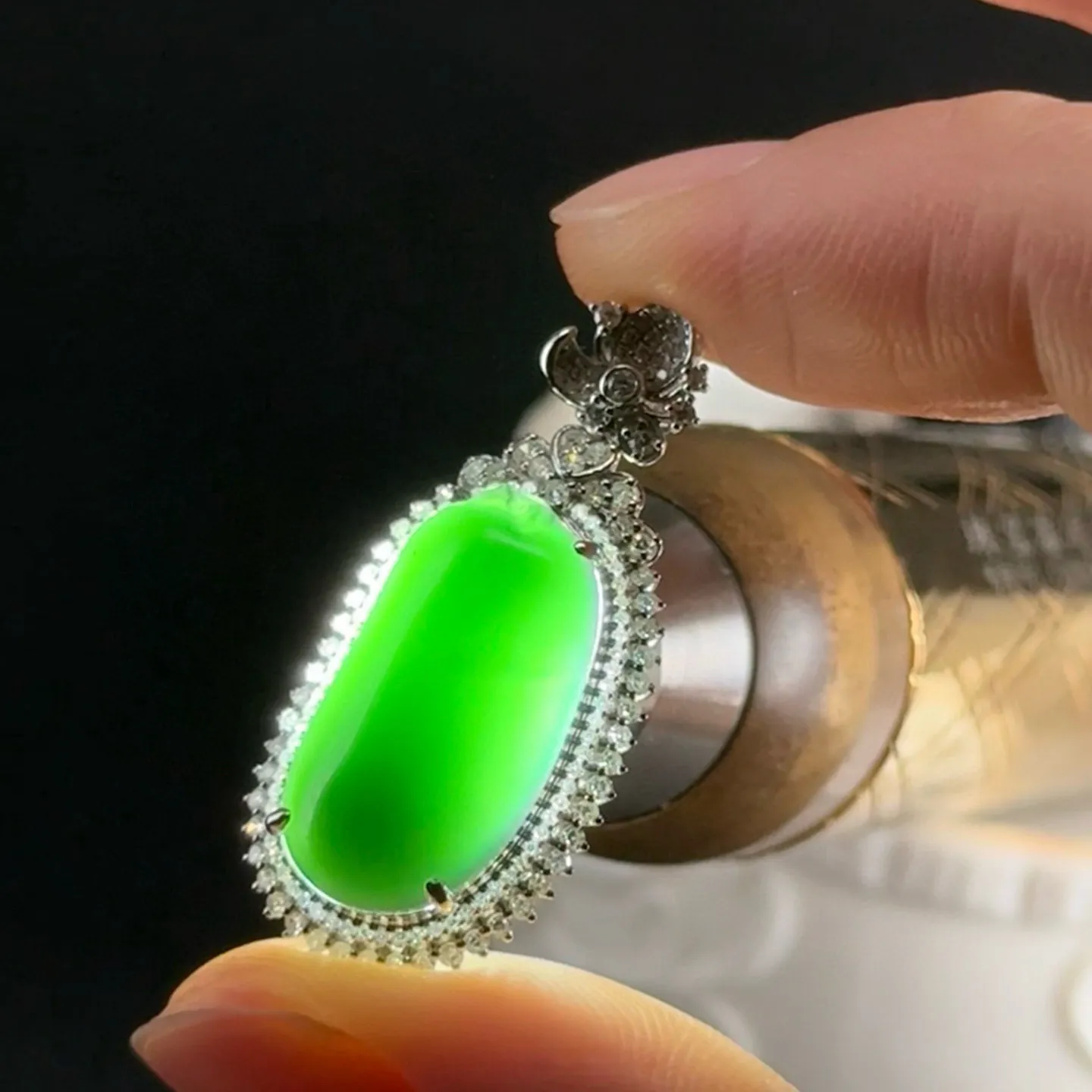 18k墨翠福瓜 种好色正 黑度极好 打灯通透 油性十足  尺寸32.7