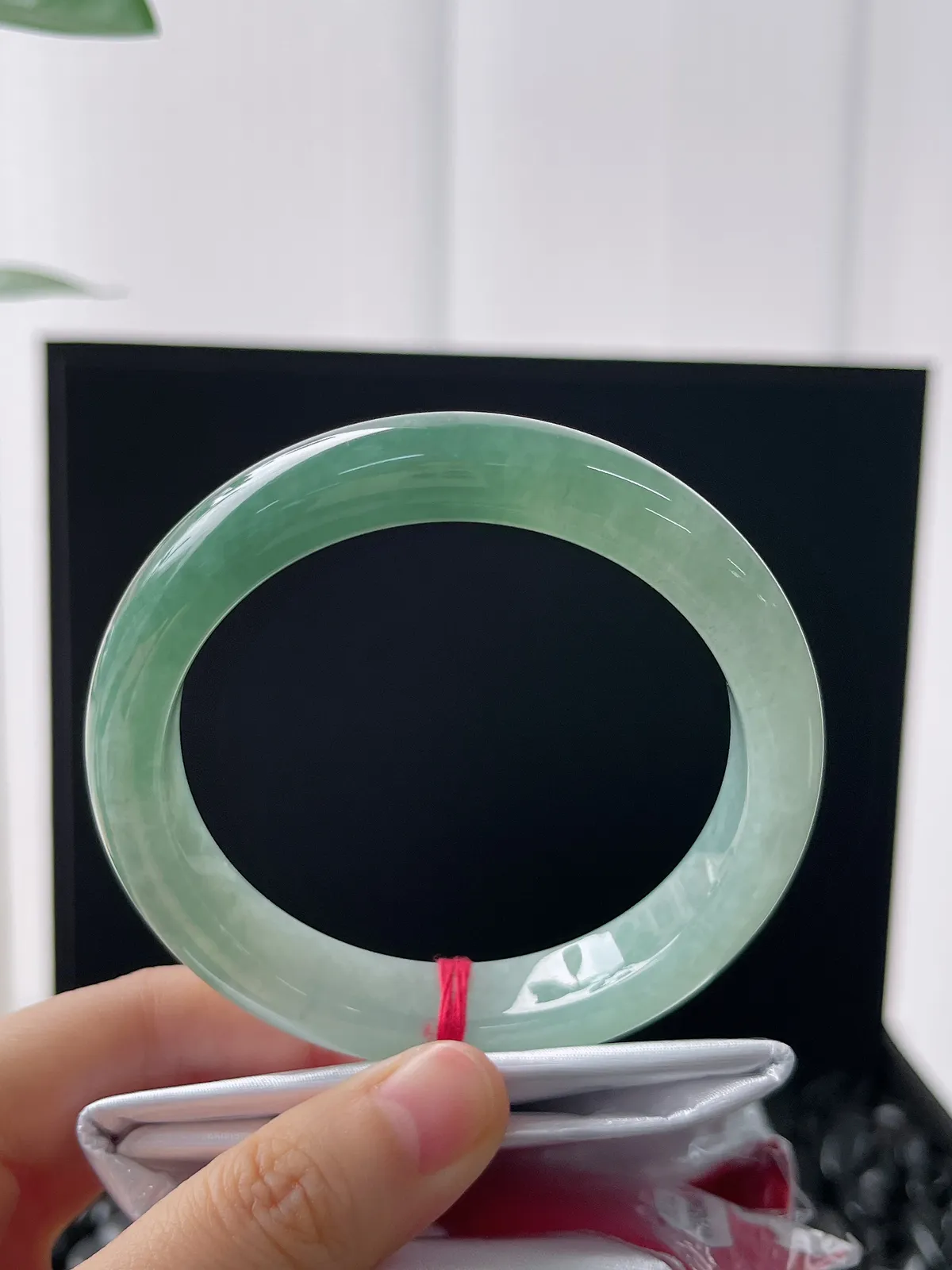 正圈58.3圈口，翡翠冰糯种绿色手镯