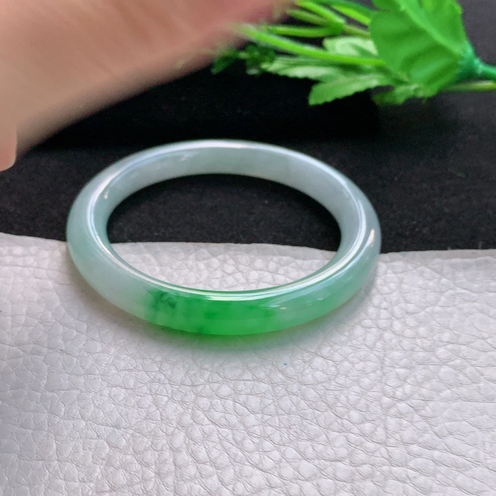 xx小圈口52*8.3叮当镯 缅甸翡翠a货精美冰阳绿精美圆条玉手镯 美人镯