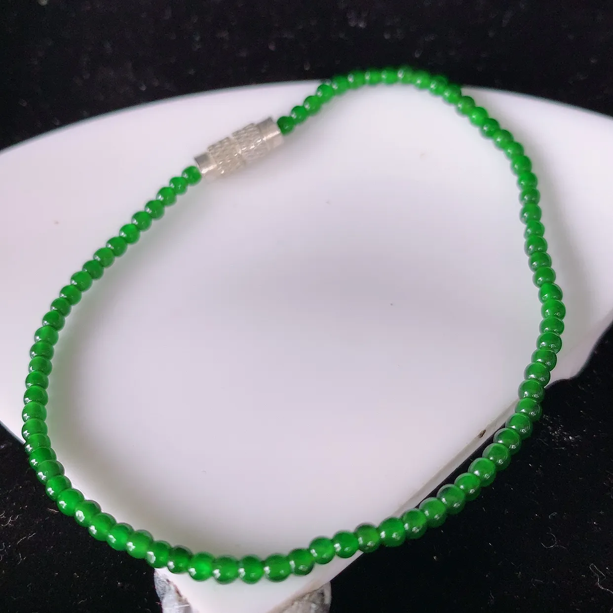 自然光实拍，冰种满绿翡翠手串手链，种老水足，冰清玉润  颜色漂亮  #81.10取一尺寸2.5