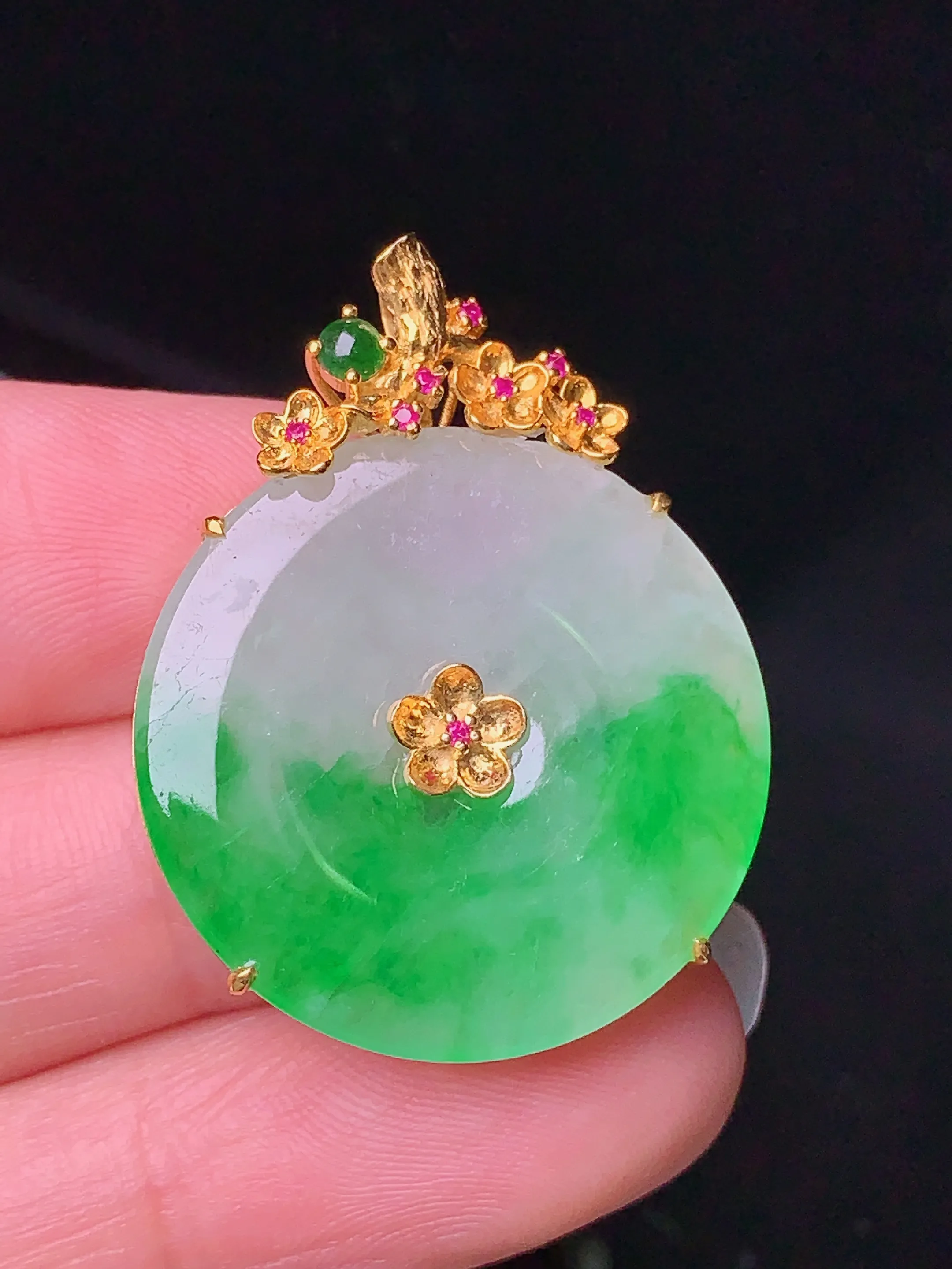 18k金镶嵌翠绿平安扣吊坠 玉质细腻 色泽清新艳丽 裸石尺寸31.8*24.5*2.5