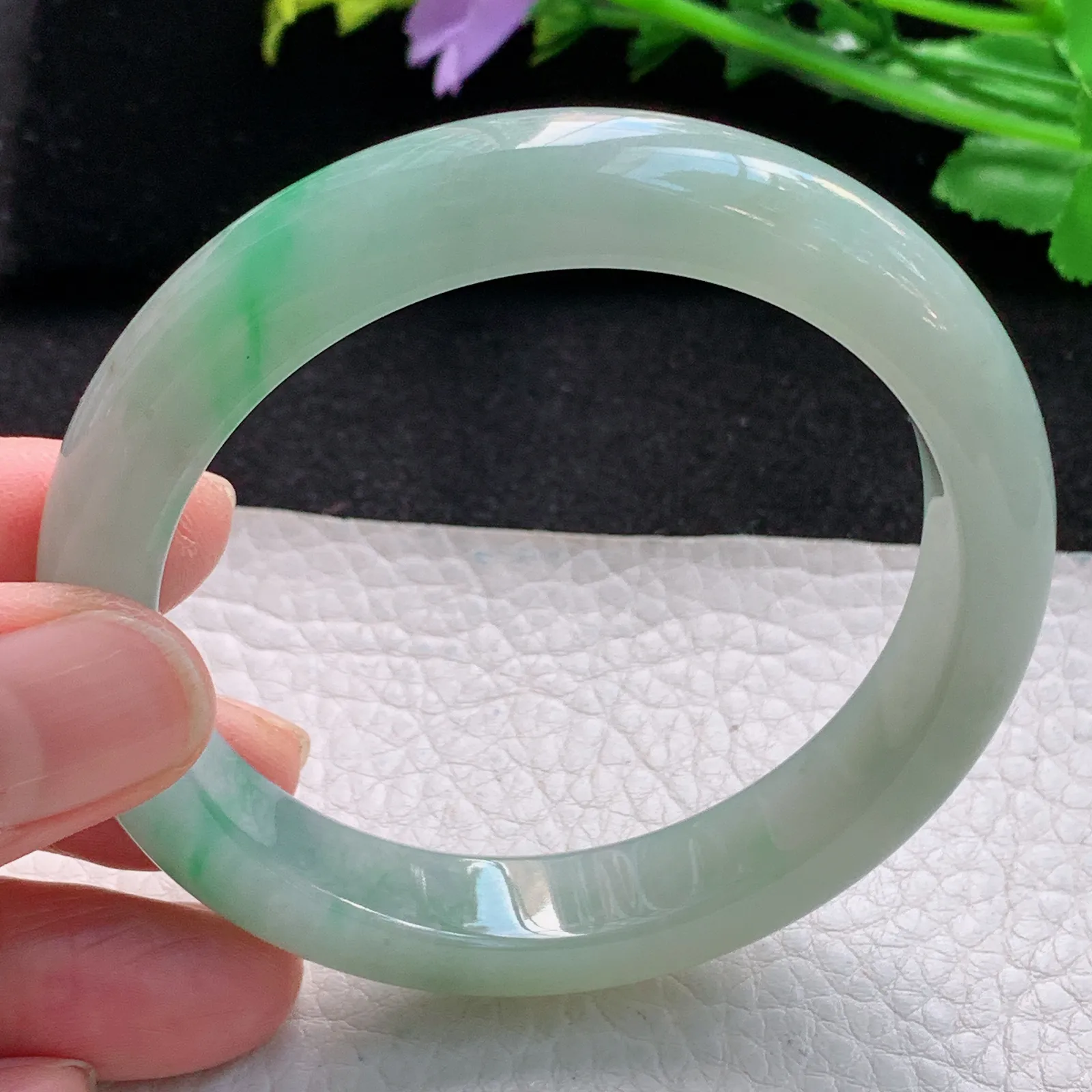 hf自然光55.5*11.5*8.2平安镯 缅甸翡翠a货精美飘绿秀气宽边玉手镯 玉手环