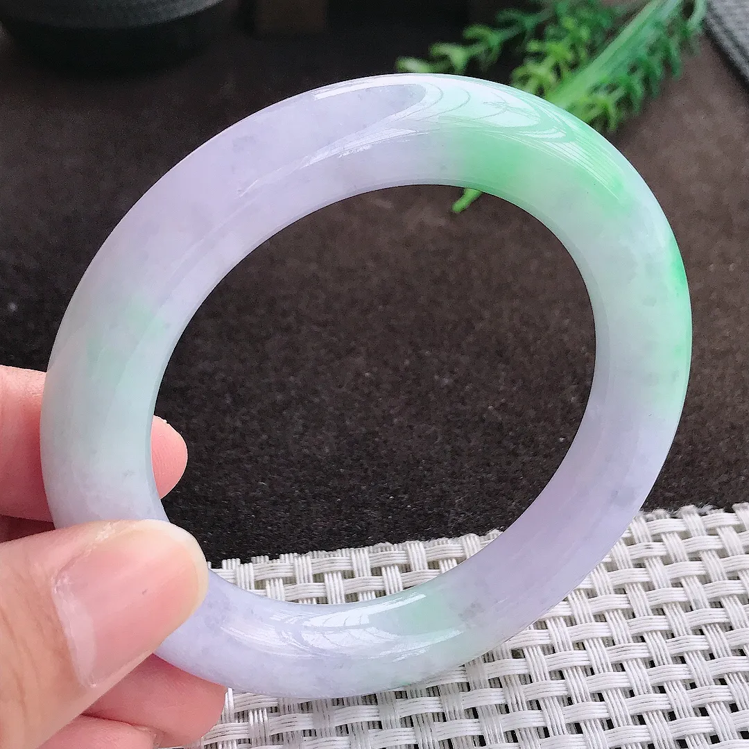 天然a货翡翠56.5/11.8/11.5老坑精美温润春带彩胖圆条手镯翡翠玉手镯