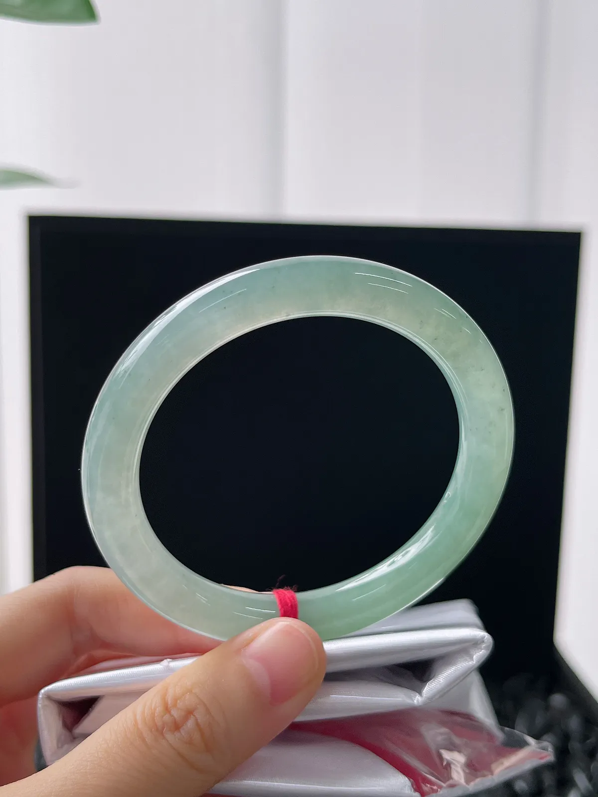 圆镯53圈口，翡翠冰糯种绿色手镯