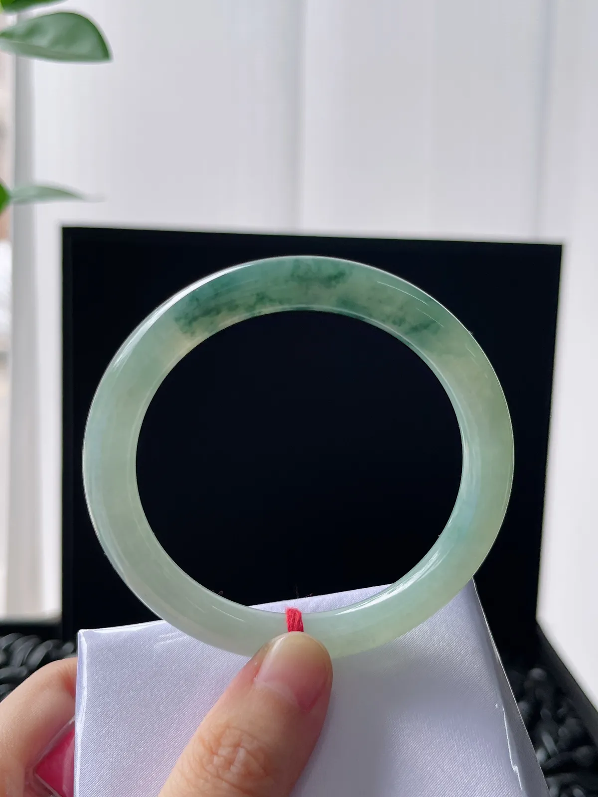 圆镯55.1圈口，翡翠冰糯种绿色手镯