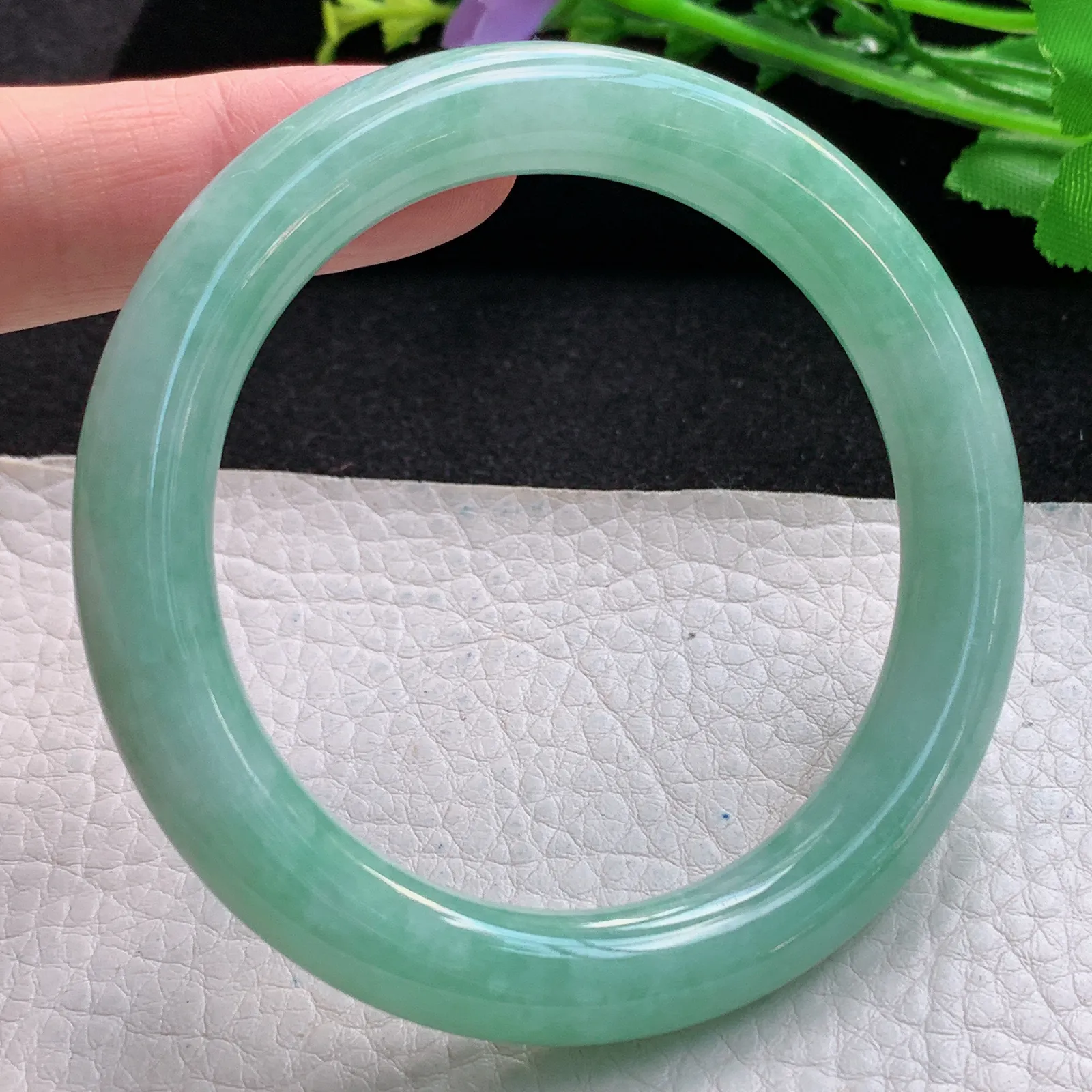 n自然光56*9.6*9.8美人镯 缅甸翡翠a货精美满绿圆条玉手镯 玉手环