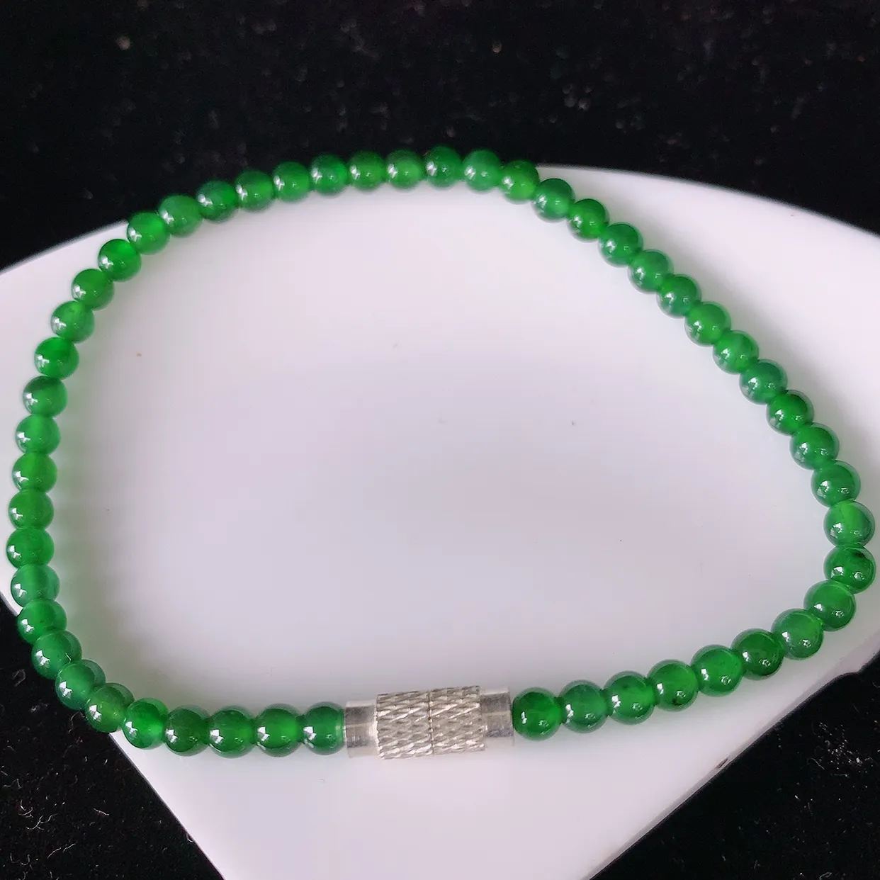 自然光实拍，冰种满绿翡翠手串手链，种老水足，冰清玉润  颜色漂亮  #81.10取一尺寸3.3