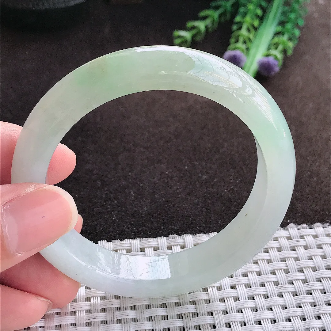 天然a货翡翠55/12.3/8.4老坑冰润水灵浅绿色手镯宽边翡翠玉手镯