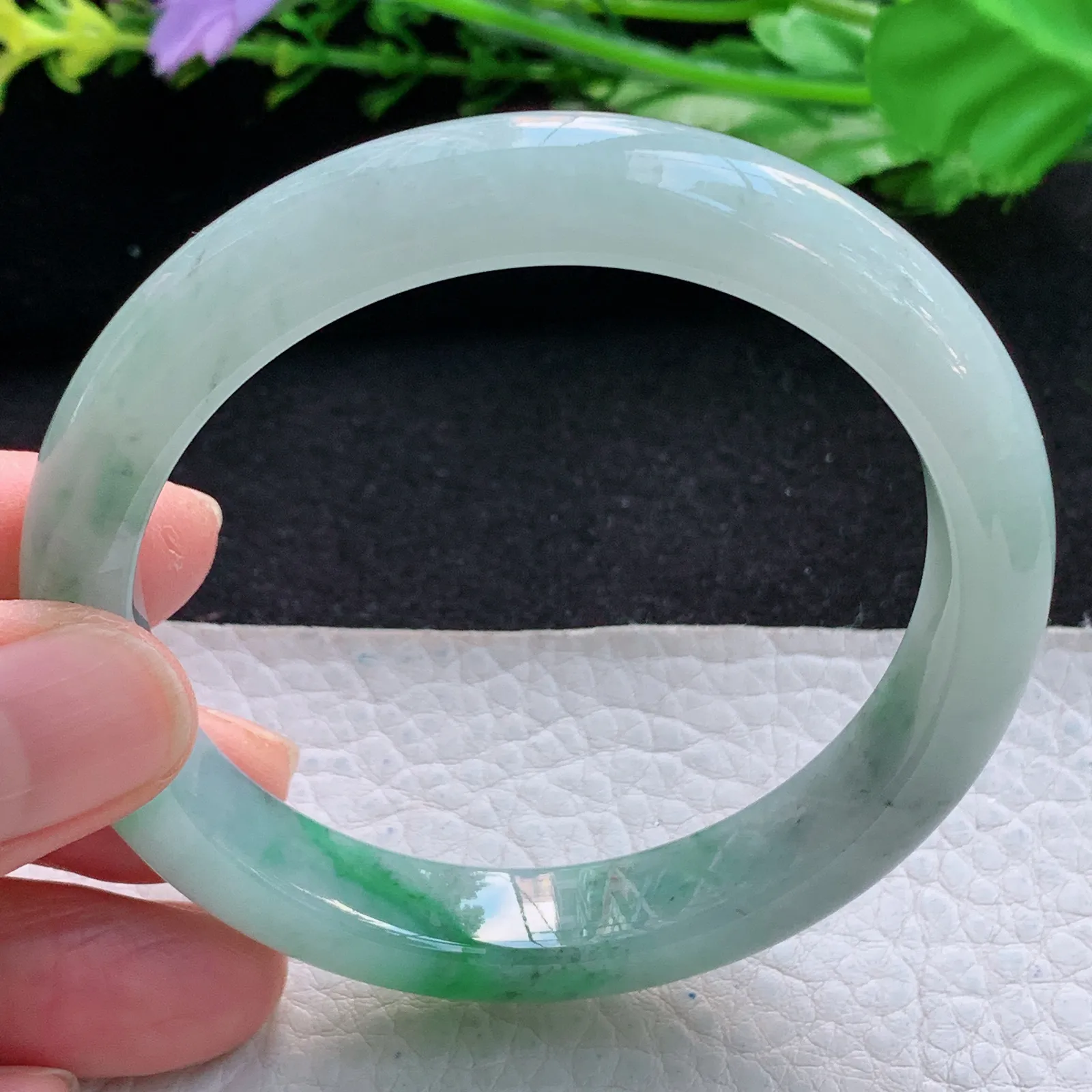 xx自然光56.5*11.6*8平安镯 缅甸翡翠a货精美三彩秀气宽边玉手镯 玉手环