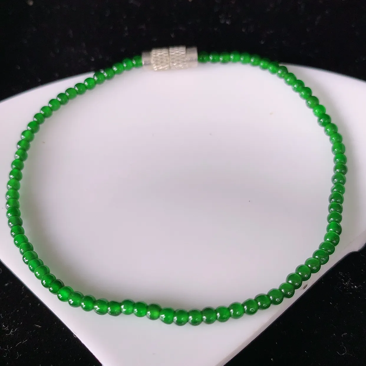 自然光实拍，冰种满绿翡翠手串手链，种老水足，冰清玉润  颜色漂亮  #81.10取一尺寸2.5