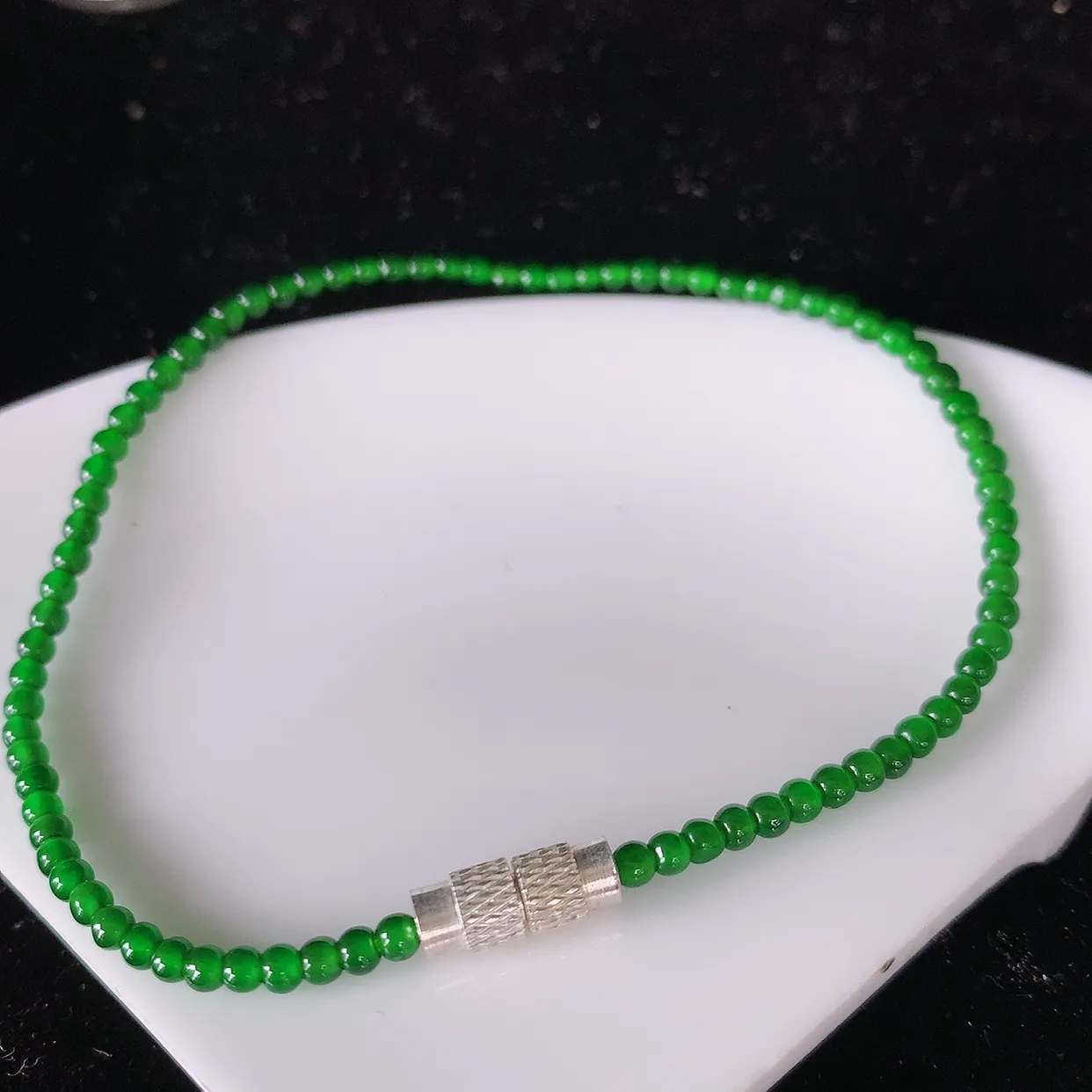 自然光实拍，冰种满绿翡翠手串手链，种老水足，冰清玉润  颜色漂亮  #81.10取一尺寸2.5