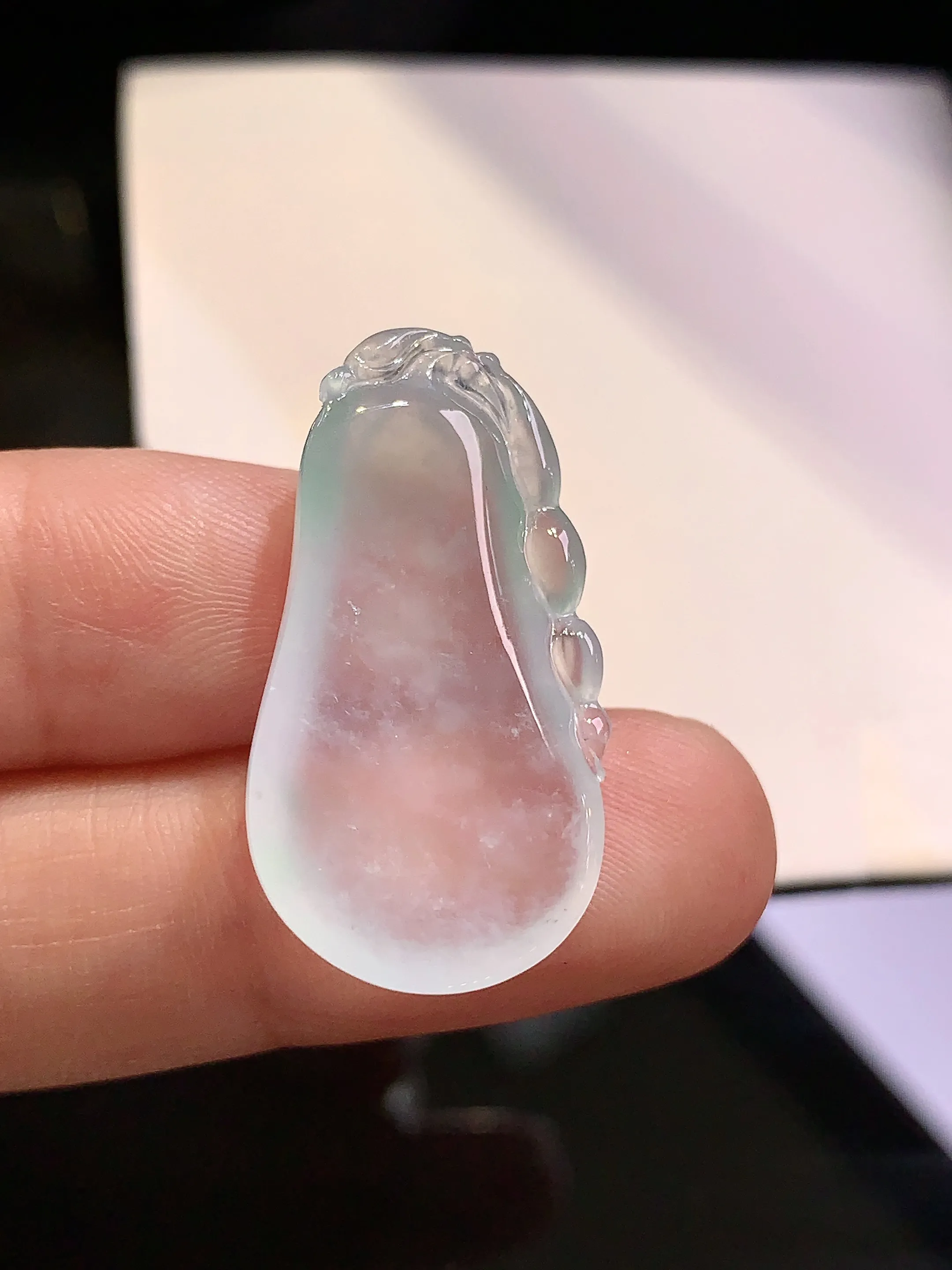 玻璃种福瓜吊坠 玉质细腻 色泽清新艳丽 整体尺寸28.6*15.5*5.3