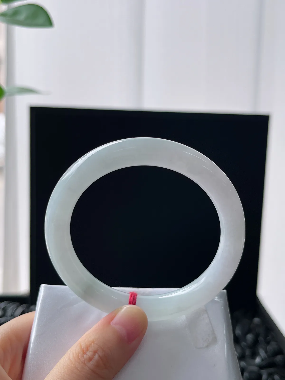 圆镯53.8圈口，翡翠冰糯种白色手镯