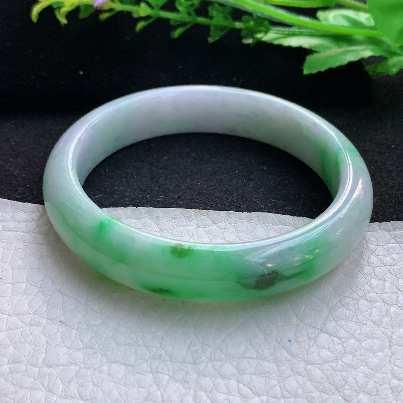 xx自然光56.5*12.6*7.4平安镯 缅甸翡翠a货精美飘绿秀气宽边玉手镯 玉手环