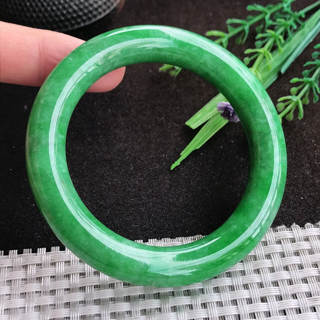天然a货翡翠54.8/10.9/10.6老坑精美满绿辣阳绿圆条手镯翡翠玉手镯