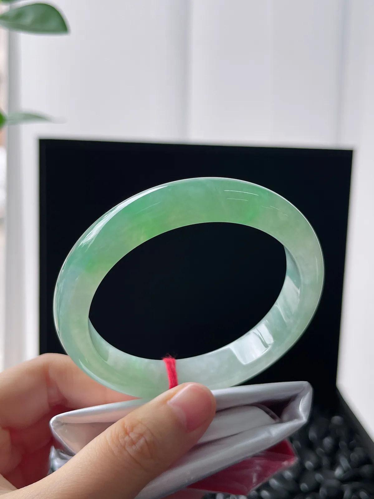 正圈57.8圈口，翡翠冰糯种绿色手镯