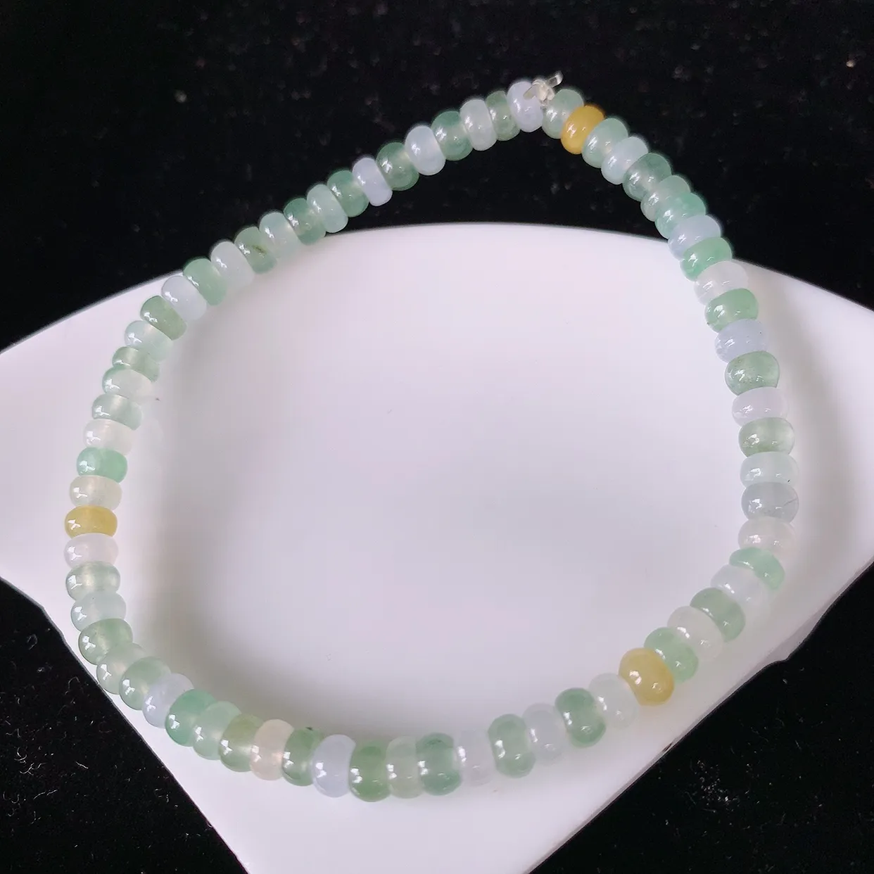 自然光实拍，冰种多宝翡翠手链，多彩翡翠手串，颜色丰富，料子细腻，高档大气，自戴送礼佳品！#41.10