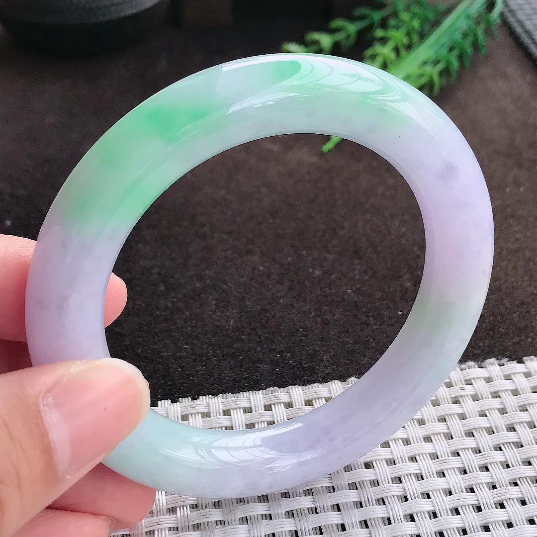天然a货翡翠56.5/11.8/11.5老坑精美温润春带彩胖圆条手镯翡翠玉手镯
