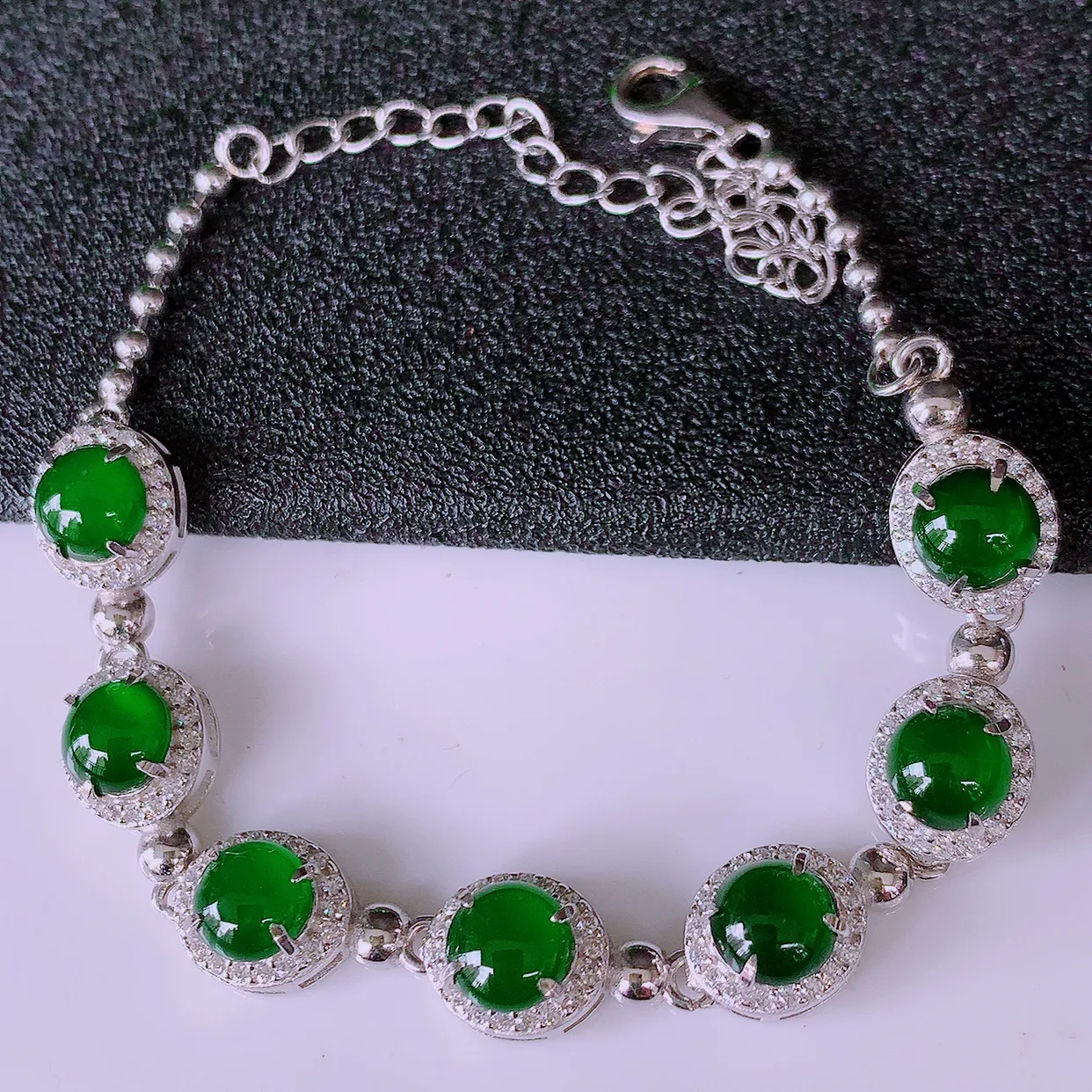 冰透满绿翡翠925银镶嵌手链，自然光实拍，翠色灵动，颜色漂亮，种老水足，品相佳，佩戴佳品！#97.1