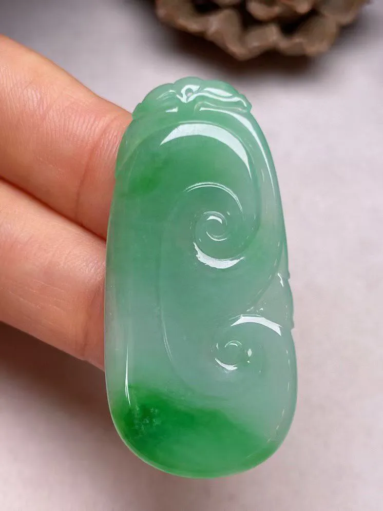 冰糯种飘绿【如意】吊坠，种水好，玉质细腻 ，卖相好.