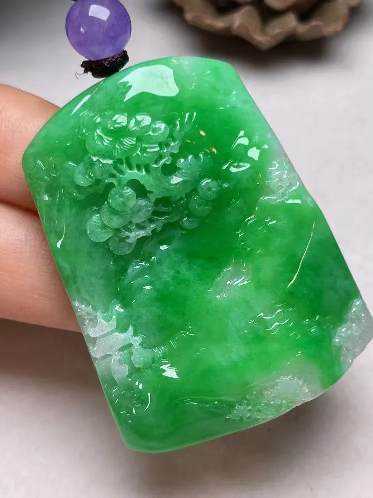 冰糯种飘绿【前程锦绣】吊坠，种水好，玉质细腻 ，卖相好‘