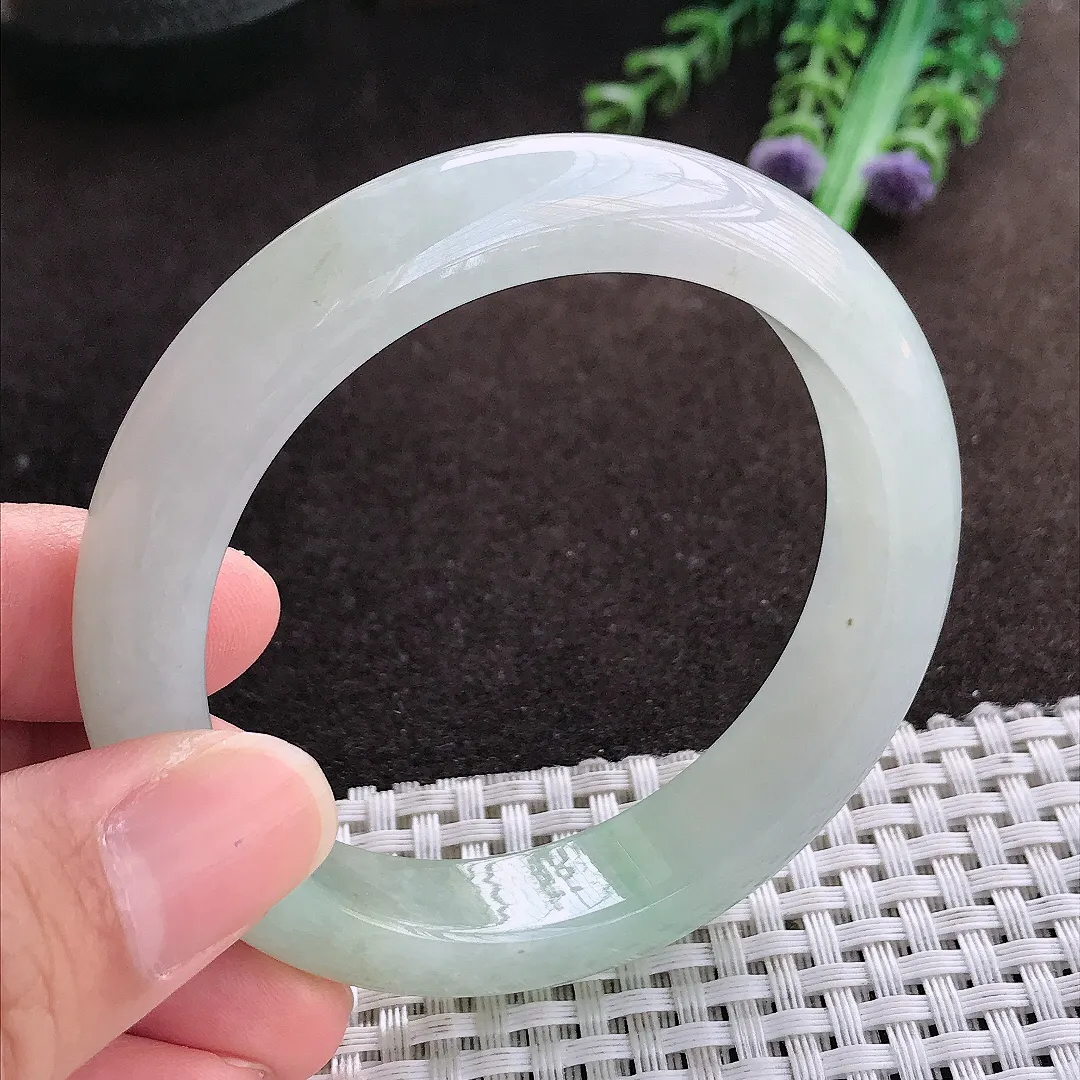 天然a货翡翠55/12.3/8.4老坑冰润水灵浅绿色手镯宽边翡翠玉手镯