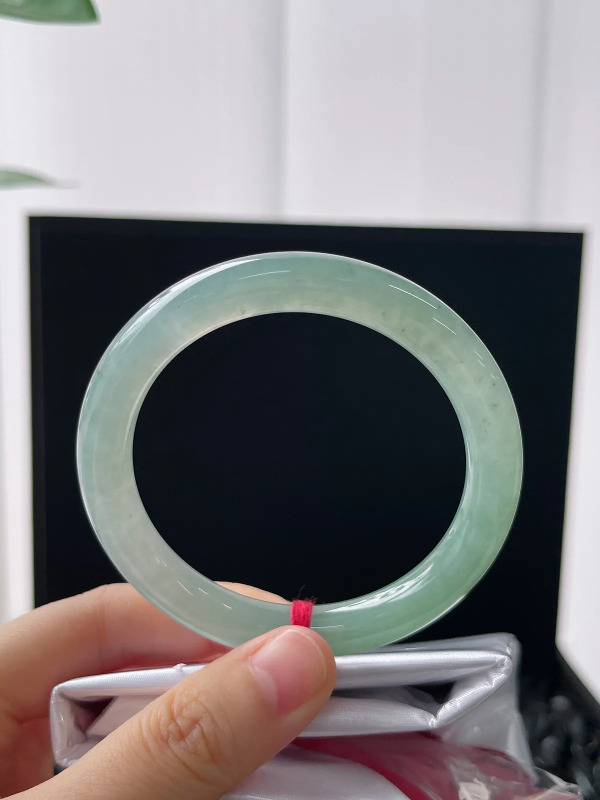 圆镯53圈口，翡翠冰糯种绿色手镯